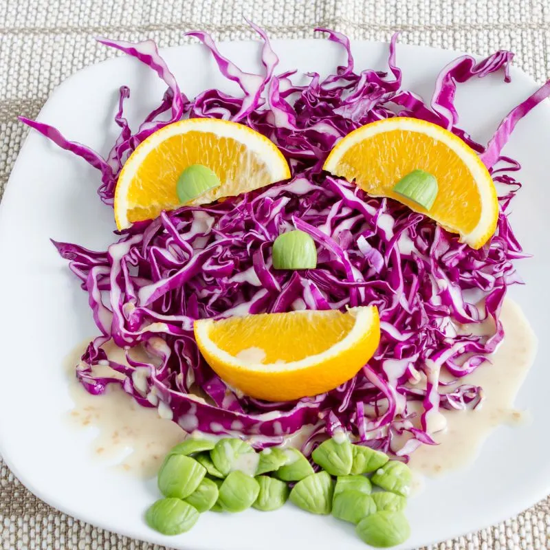 Salada de repolho roxo com maionese